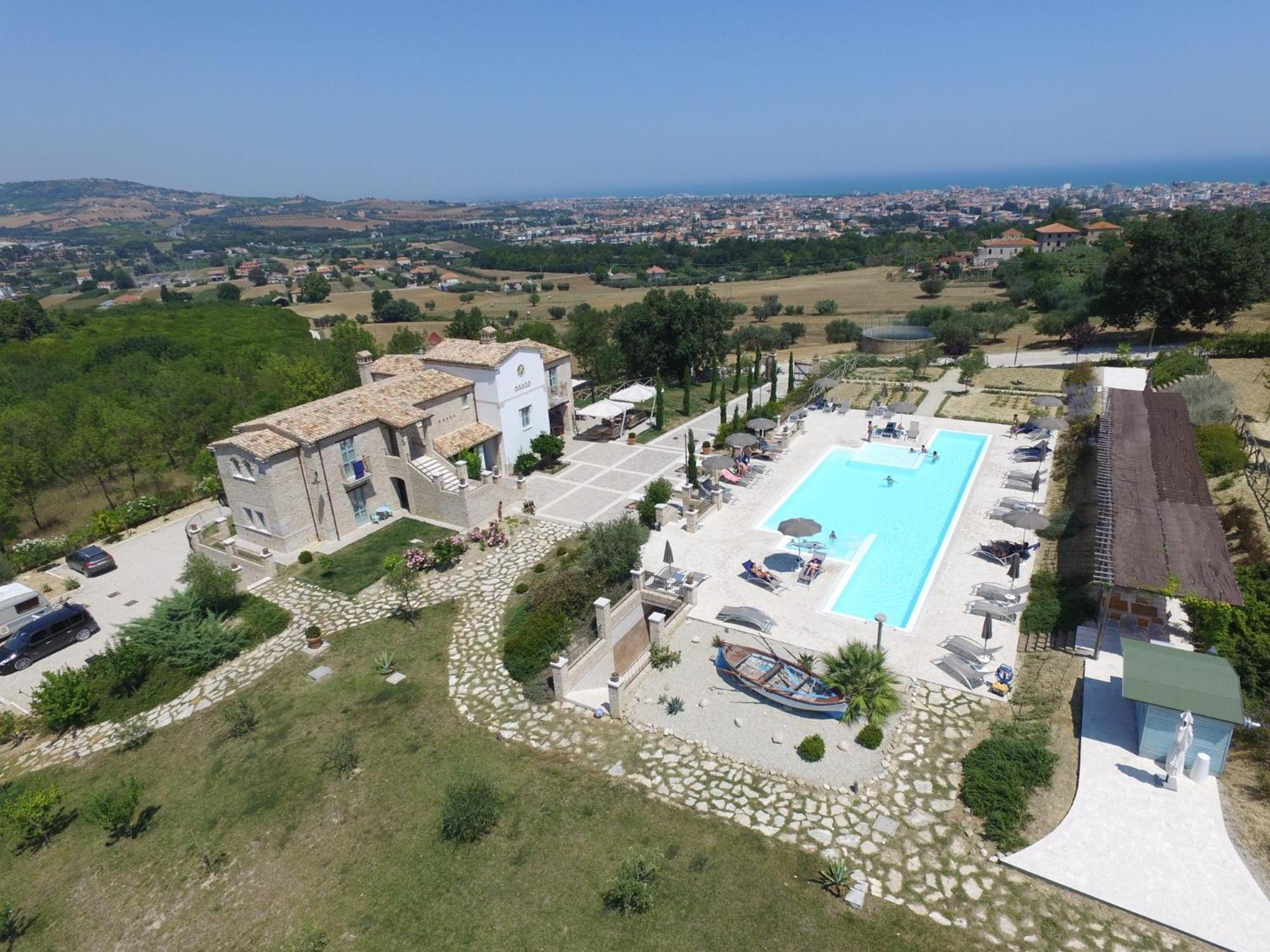 Villa Sant'Angelo ألبا أدرياتيكا المظهر الخارجي الصورة